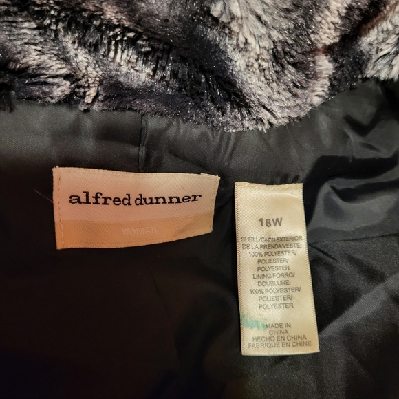 Alfred Dunner Black Zebra Print Faux Fur Jacket Cape One Button Size 18W - Picture 6 of 6